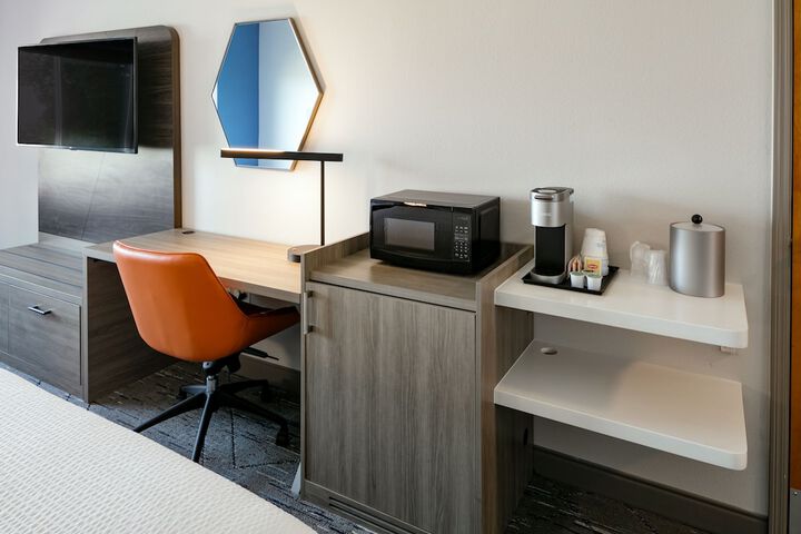 Room 28 of 71