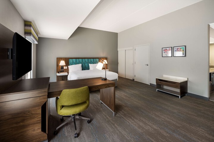 Hampton Inn & Suites Fredericksburg-at Celebrate Virginia