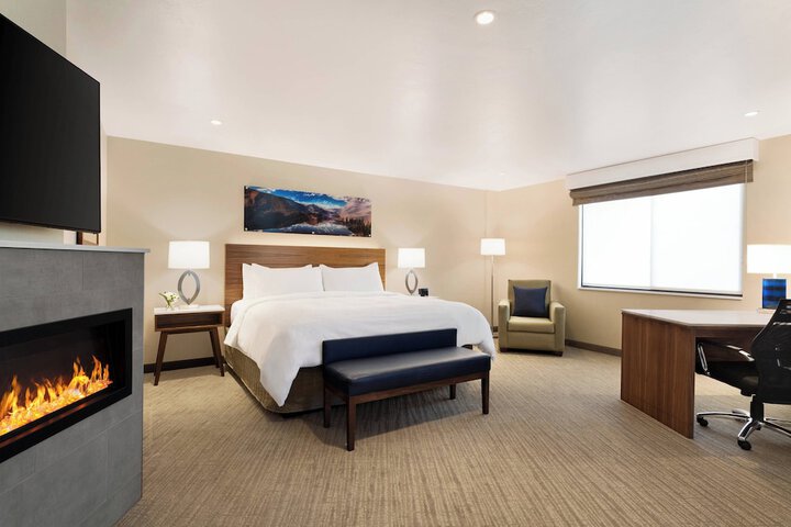 Delta Hotels by Marriott Helena Colonial