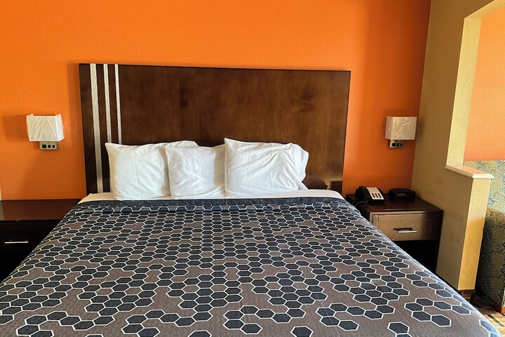 Executive Inn & Suites
