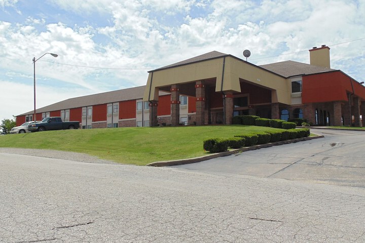 Super 8 by Wyndham Sapulpa / Tulsa Area