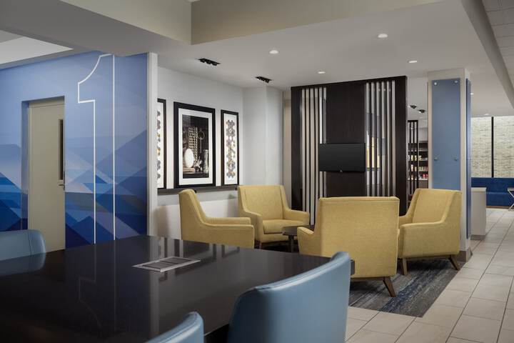 Lounge 40 of 43