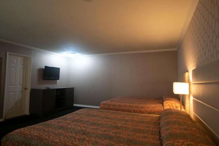 Room 15 of 34