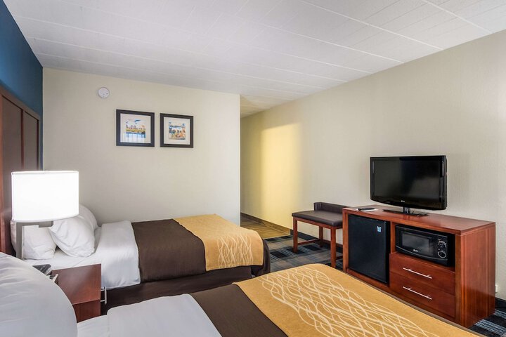 Comfort Inn & Suites Pittsburgh Fox Chapel