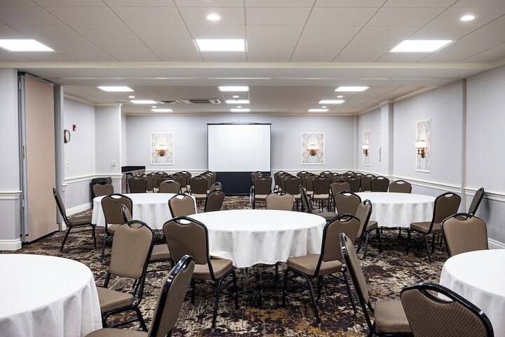 AmishView Inn and Suites