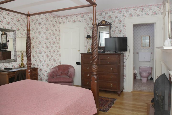 Room 28 of 80