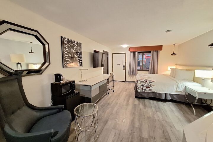 Room 25 of 46