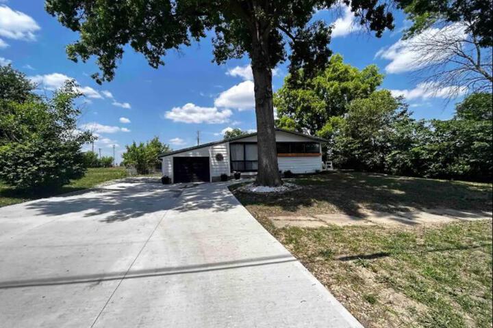 8th Street Haven - 3 bedroom House in DT Hamilton