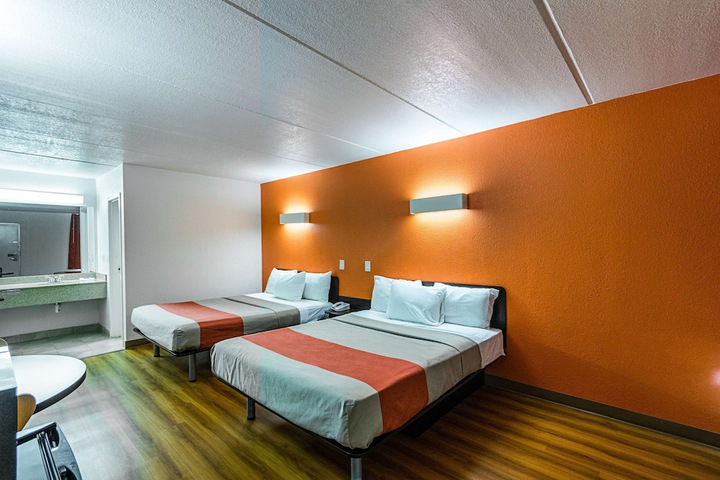 Motel 6 Cleveland TX