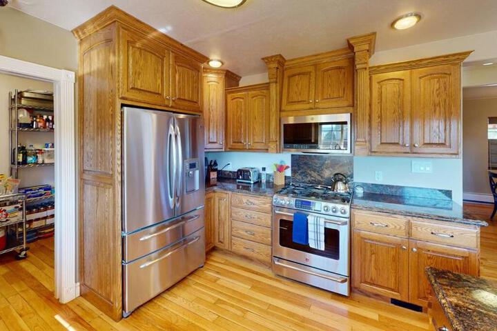 Tacit Shadow Resort Aviator Queen Suite Gym, Coffee Bar, Hot-Tub, Free Laundry, Food Available