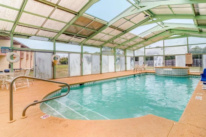 Perry Inn & Suites National Fairground I 75