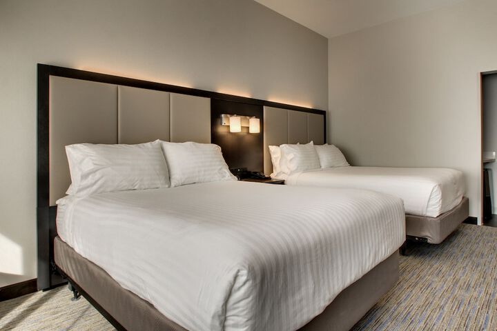 Room 32 of 53