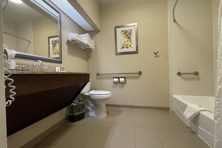 Room 48 of 141