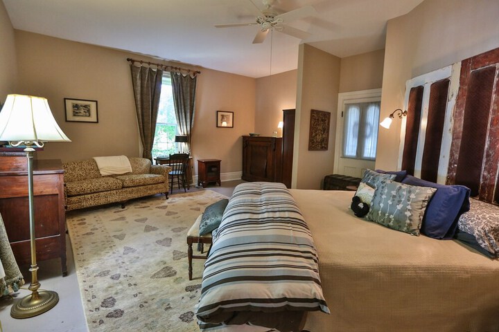Room 20 of 33