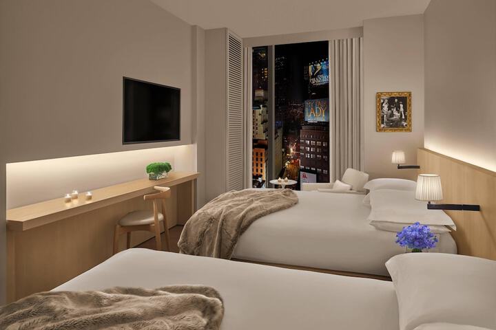 Room 33 of 67