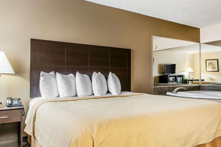 Room 16 of 36