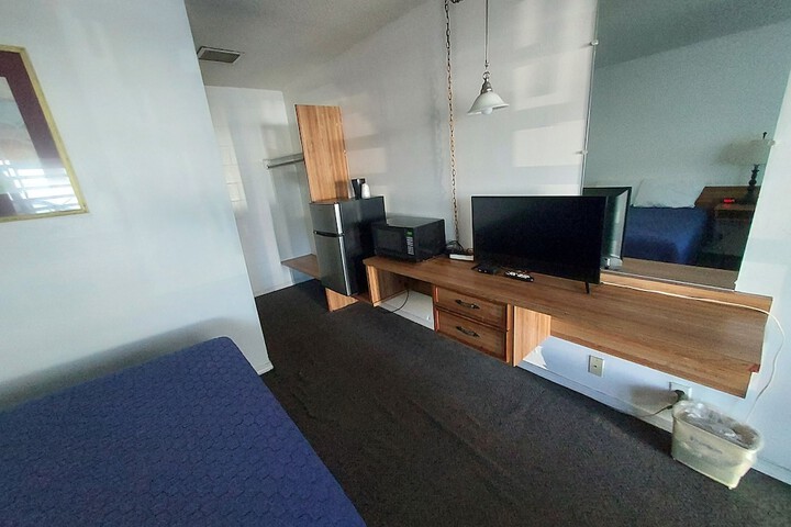 Room 15 of 15