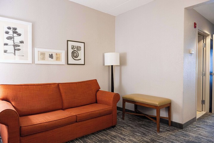 Room 25 of 46