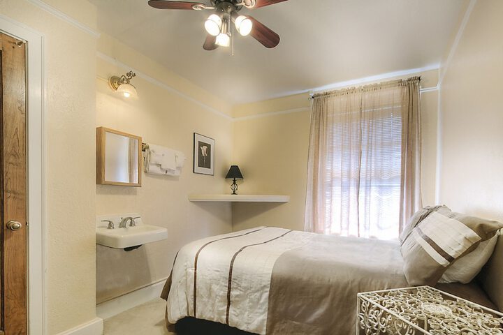Room 12 of 44