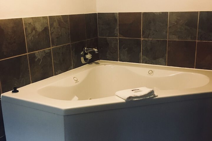 Hot Tub 41 of 46