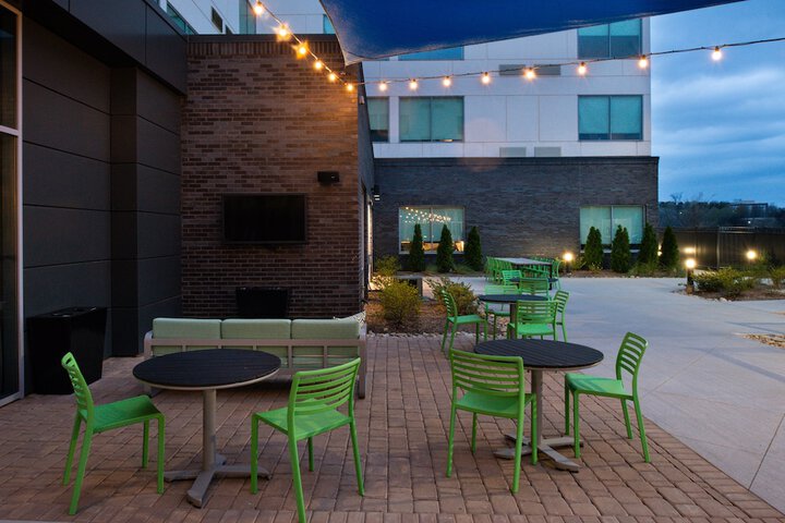 Hotel Exterior 52 of 58