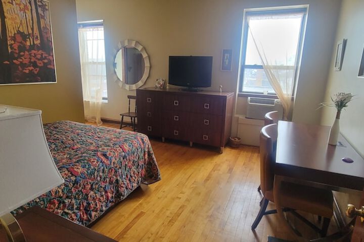 Room 7 of 16