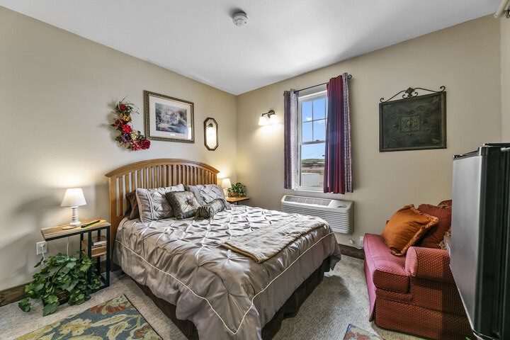 Room 13 of 16