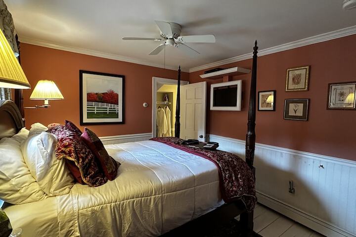 Room 122 of 200