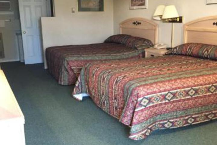 Leroys Motor Inn