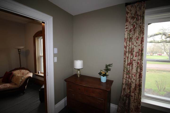 Room 9 of 30
