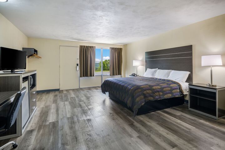 Room 18 of 32