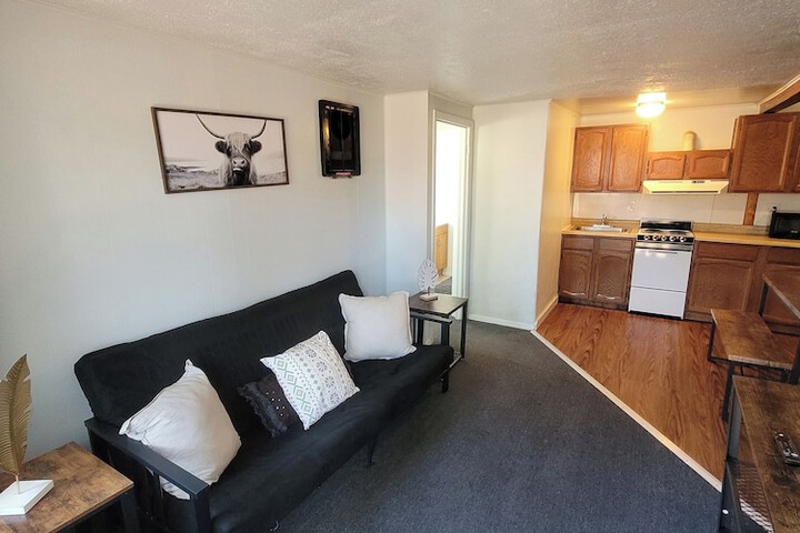 Room 32 of 66