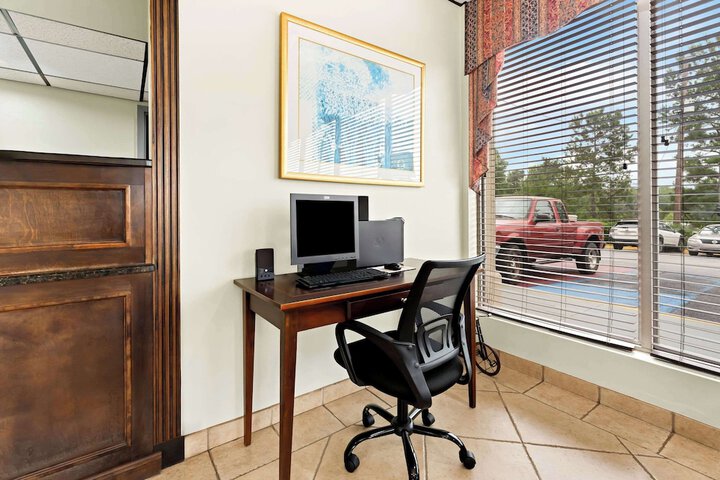 Business Center 52 of 55