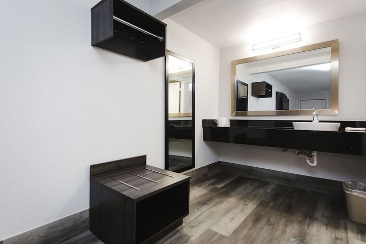 Room 12 of 40