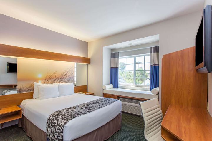 Microtel Inn & Suites by Wyndham Port Charlotte / Punta Gorda