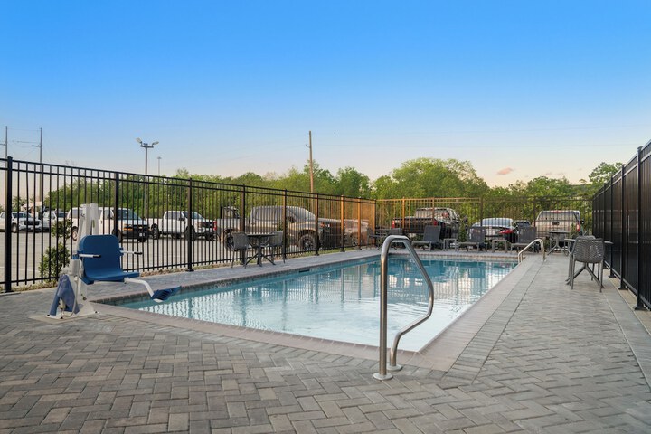 La Quinta Inn & Suites by Wyndham Sulphur (Lake Charles)