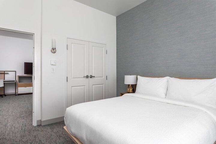 Room 18 of 40