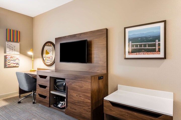 Room 15 of 33