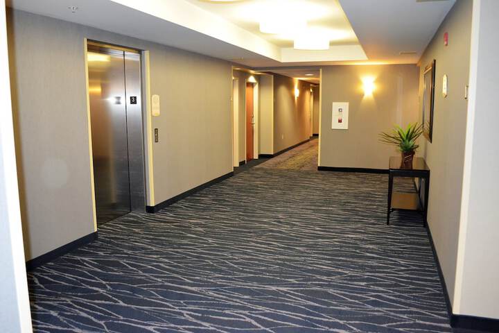 Ballroom/Hall 26 of 27