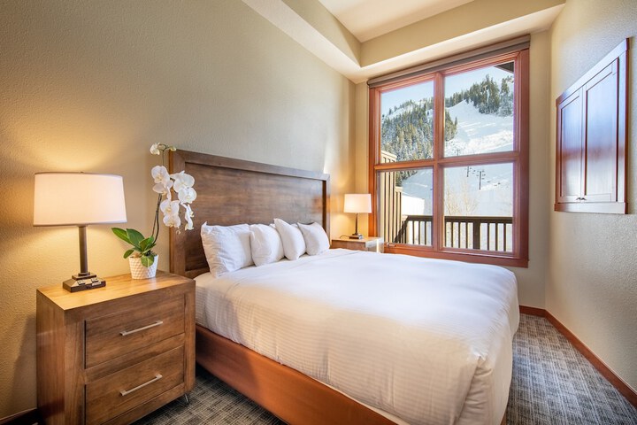 Room 210 of 238
