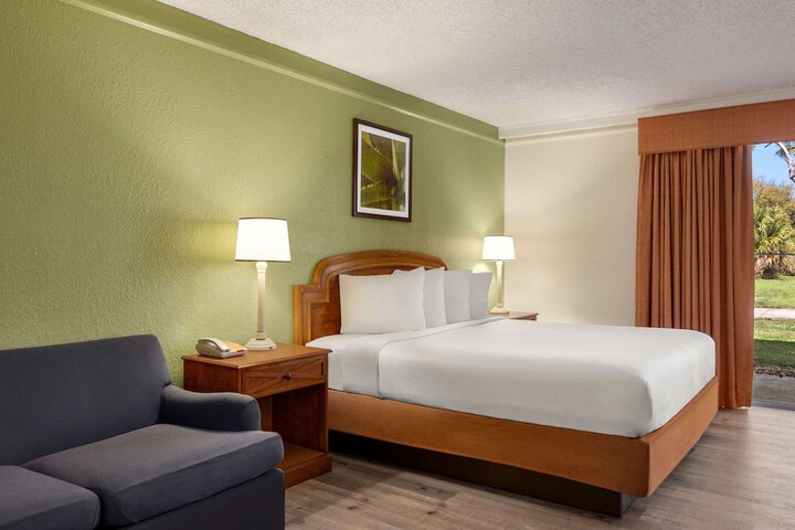 Room 15 of 35