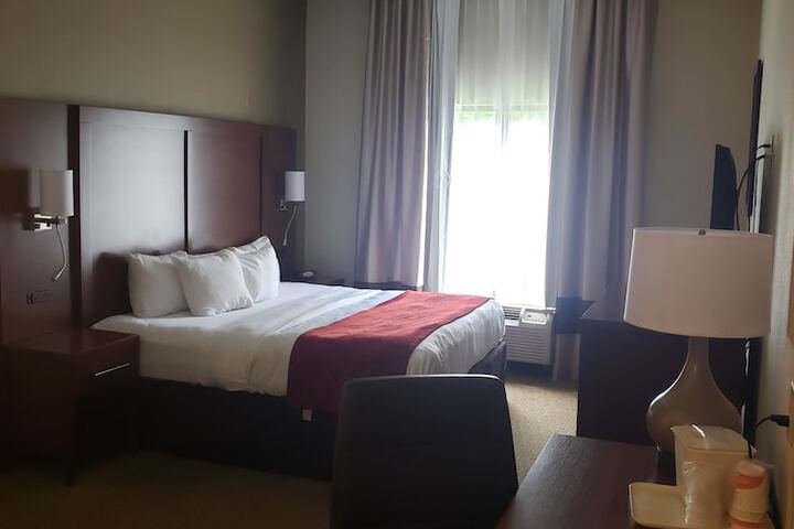 Room 27 of 61