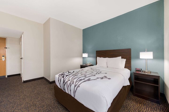 Room 15 of 36