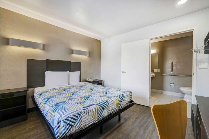 Room 18 of 59