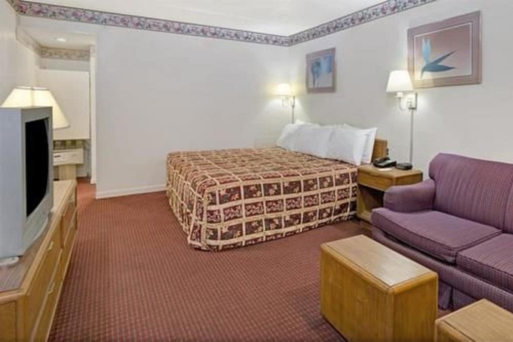 Room 20 of 28