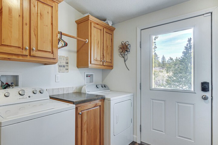 Secluded Boulder House - Next to National Forests!