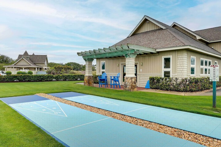 Corolla Vacation Rental w / Pool Walk to Beach!