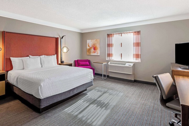 Room 21 of 32