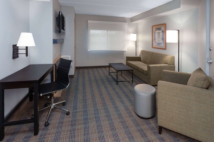 Room 8 of 76