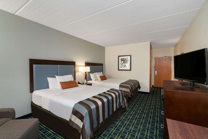 Room 12 of 25